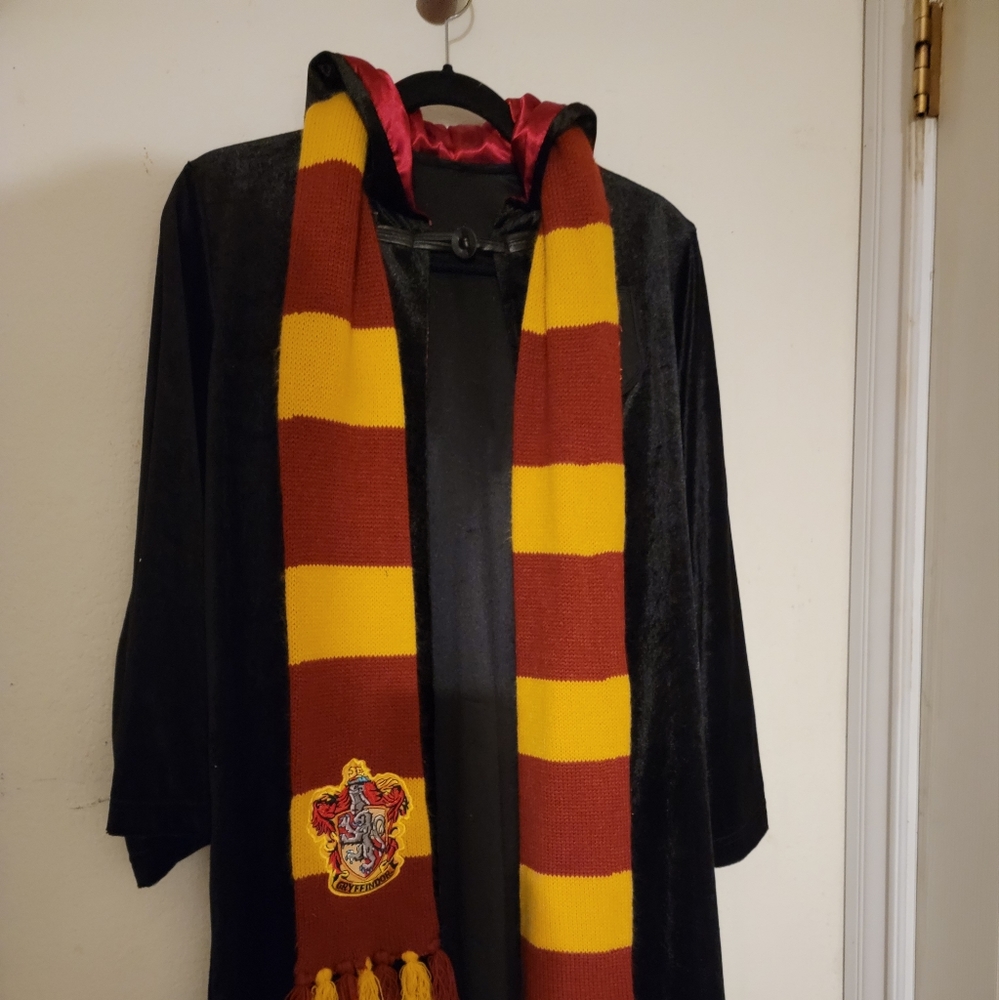 Harry Potter robe size small and thick scarf Gryffindor House